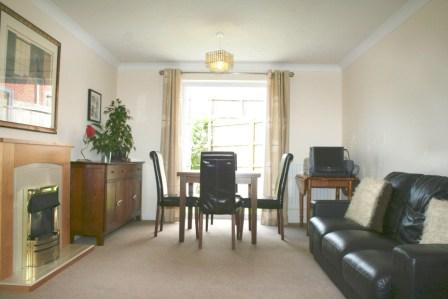 IMG_3713_livingroom.jpg
