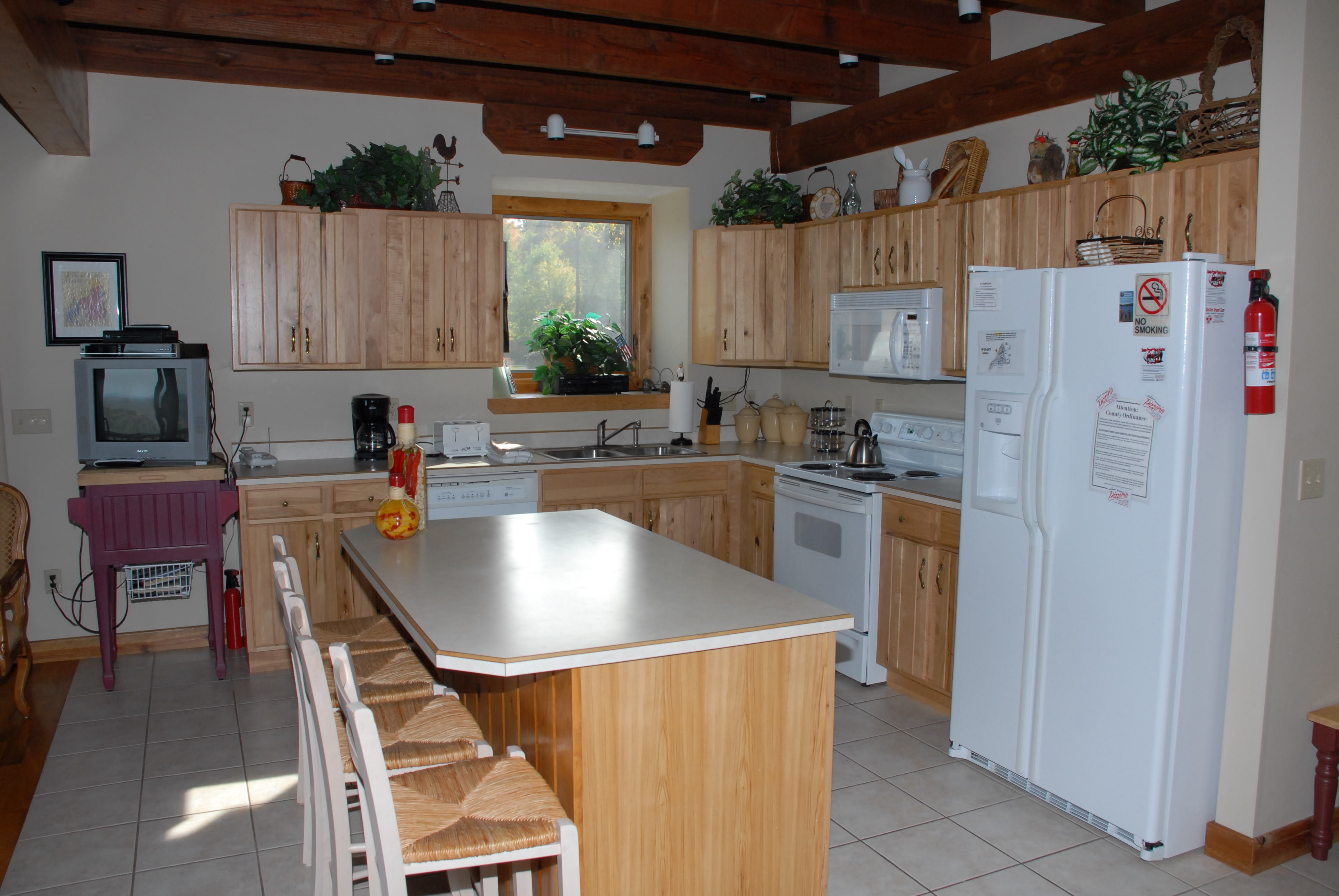 oneagl_kitchen.JPG