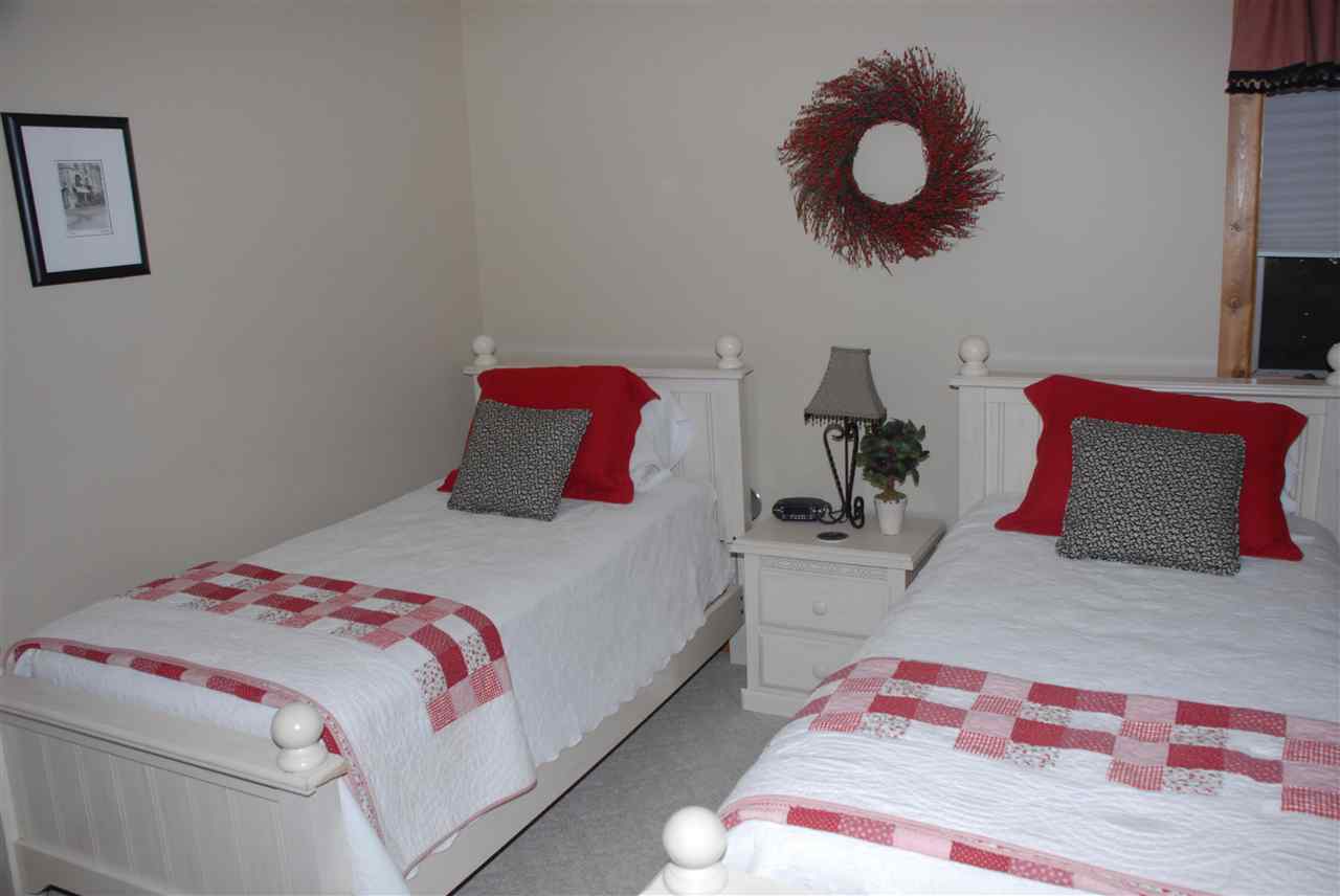 resized-2349823-oneagl_bedroom2.JPG