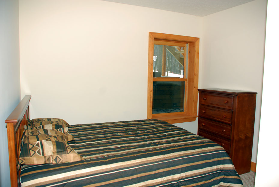 bearcr_bedroom3.jpg