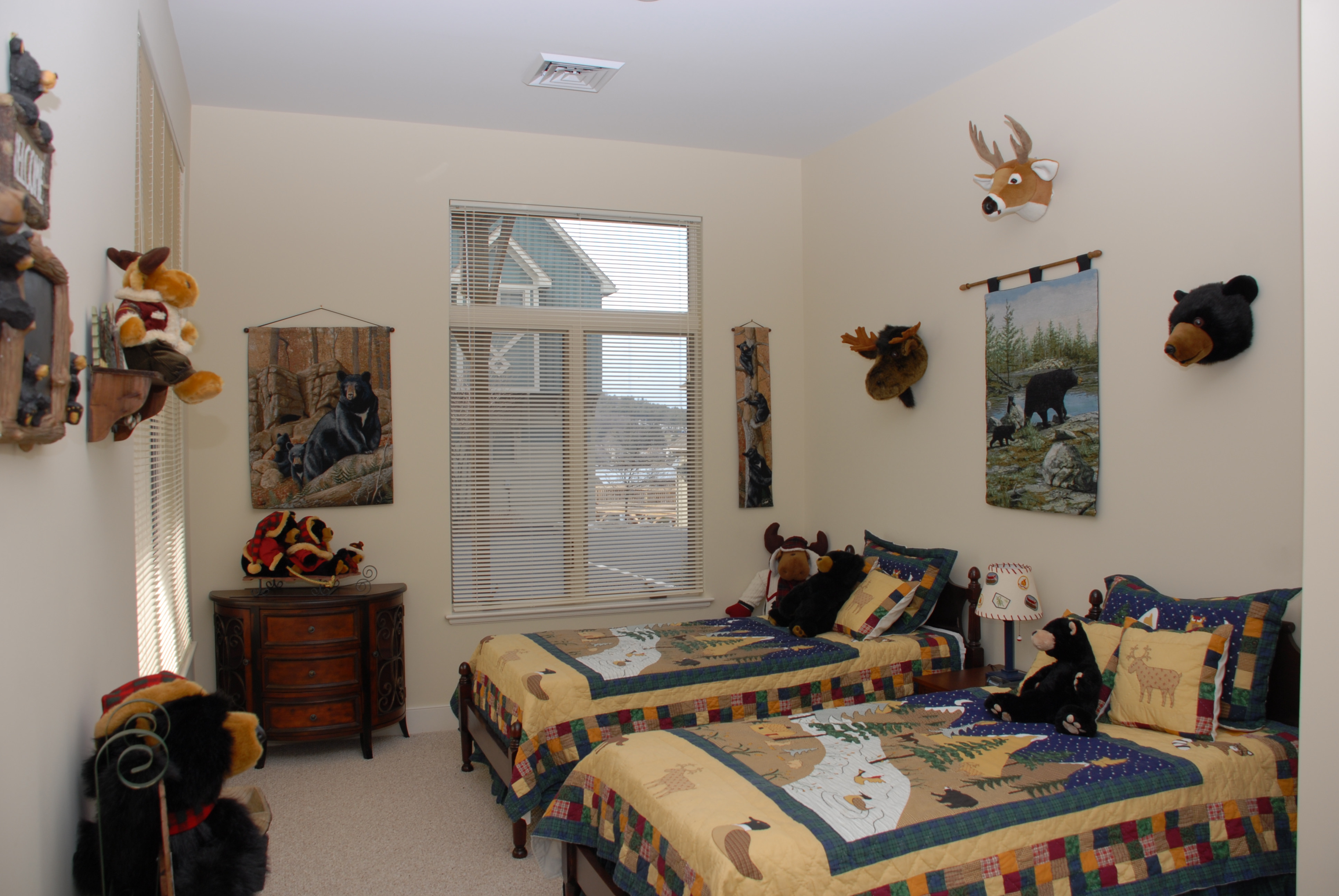 four_kidsroom.JPG