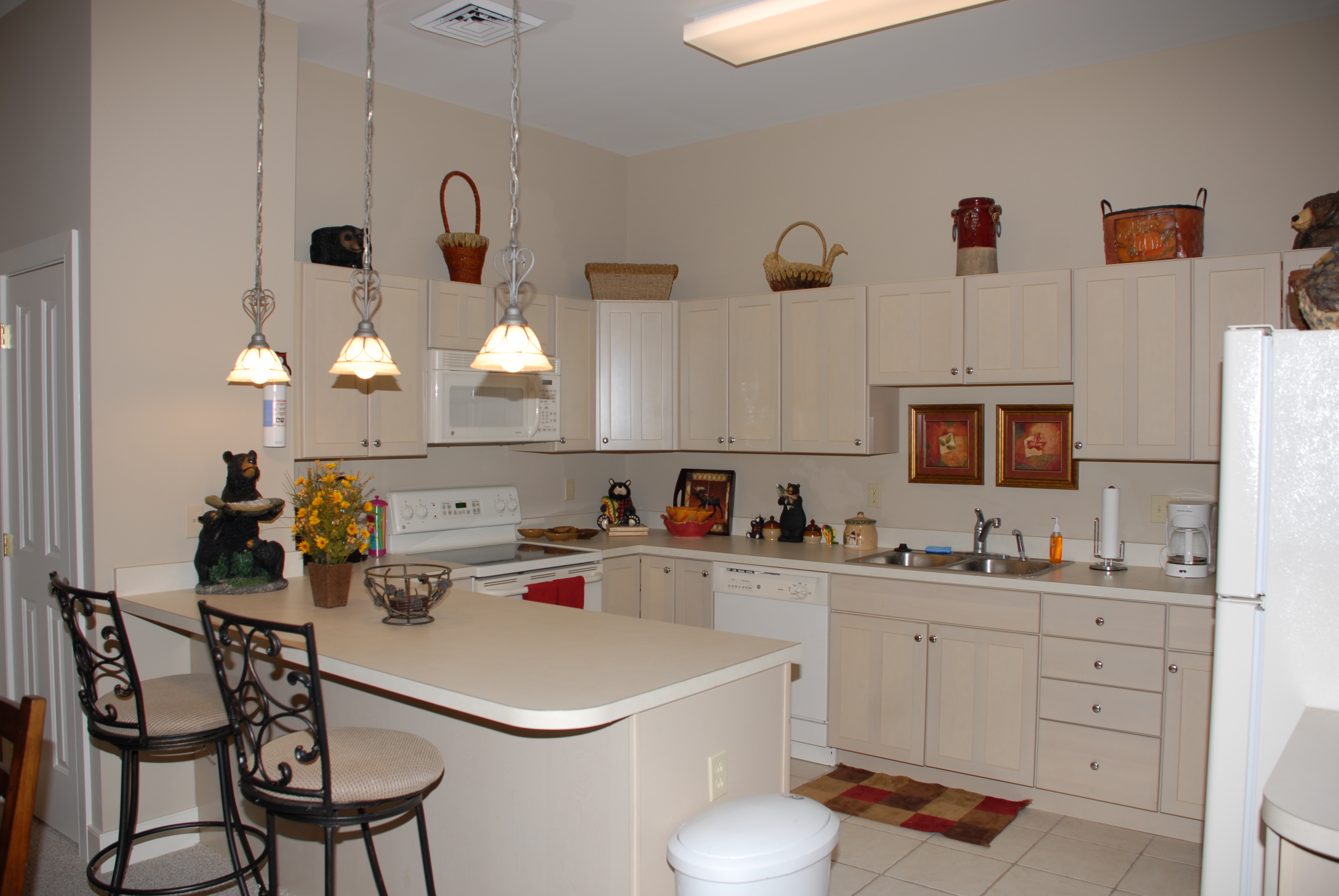 four_kitchen.JPG