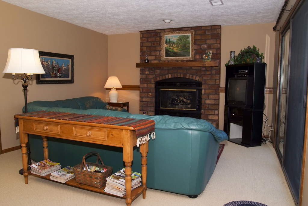 FamilyRoom1.jpg