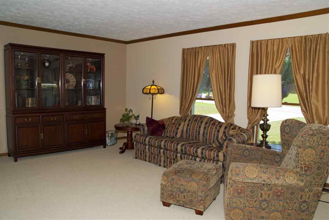 resized-2349823-LivingRoom1.jpg