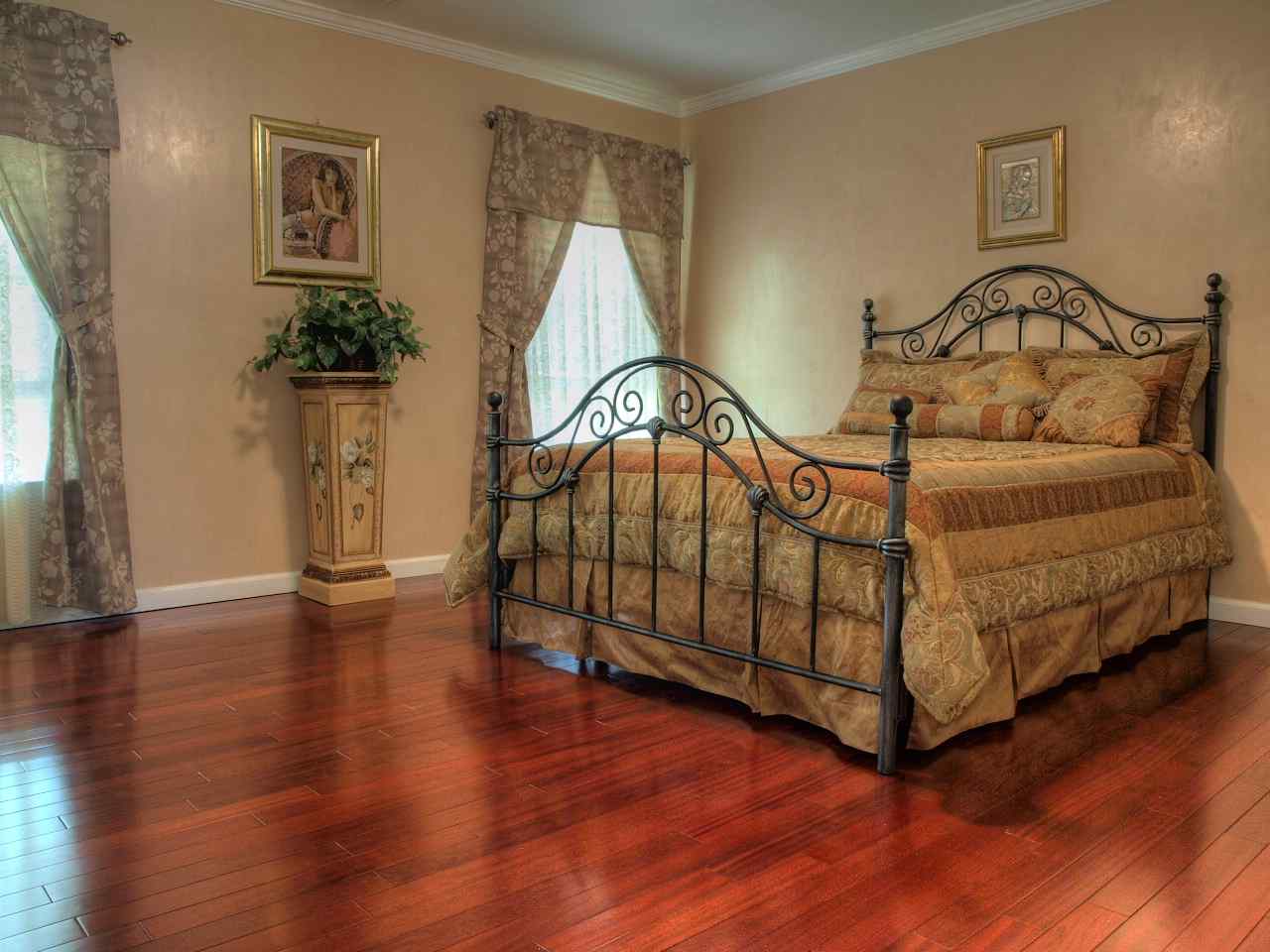 resized-2349823-Bedroom2.jpg