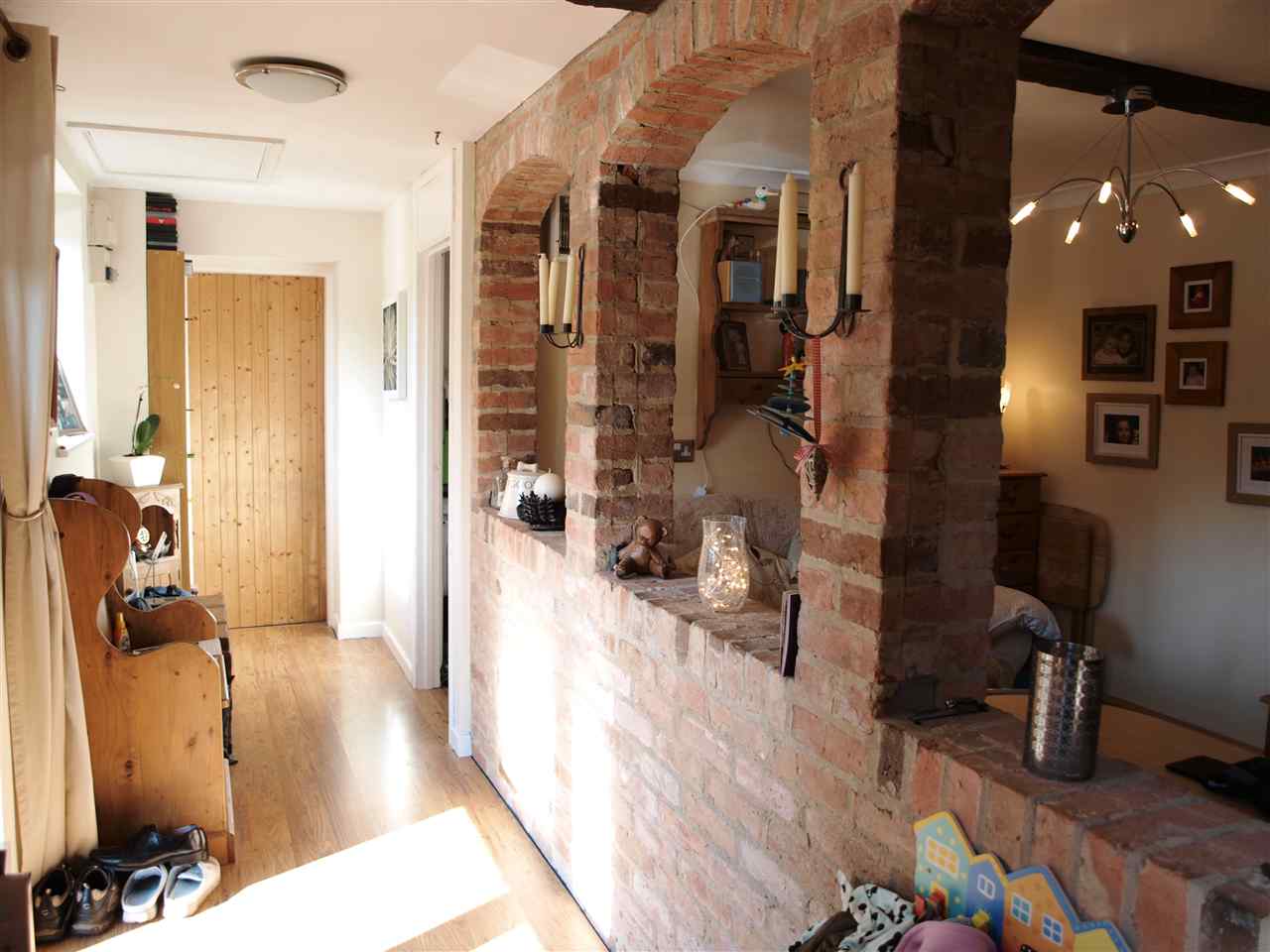 resized-2349823-entrancehall.jpg