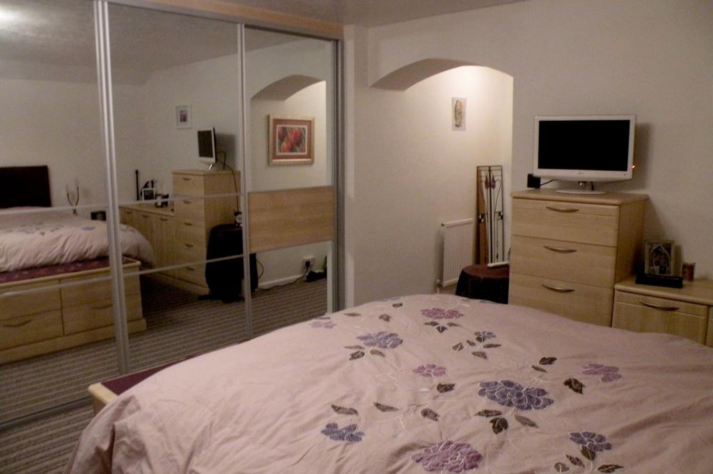 Bedroom.JPG