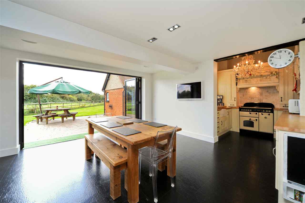 resized-2349823-1000031929.KitchenDiningRoom.jpg