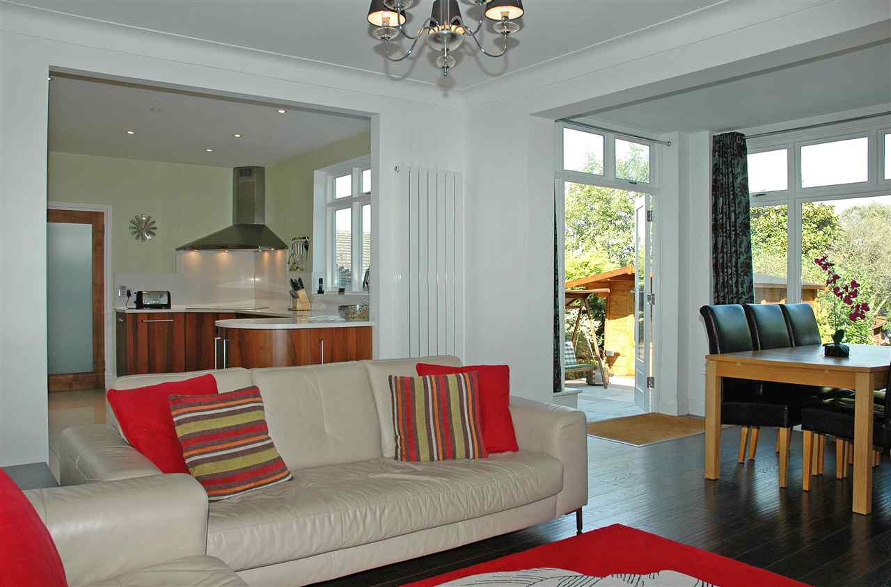 resized-2349823-family-room.jpg