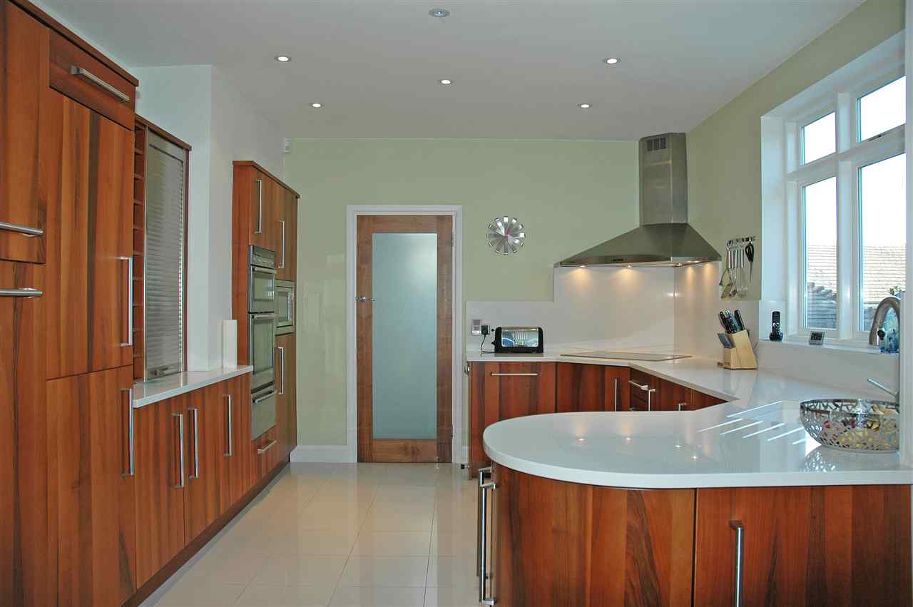 resized-2349823-kitchen.jpg