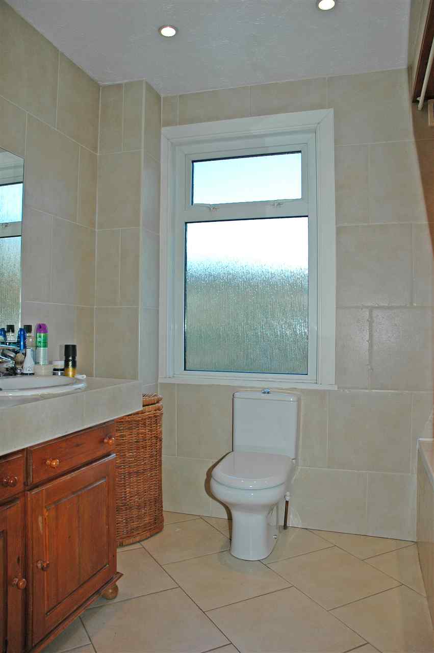 resized-2349823-bathroom.jpg
