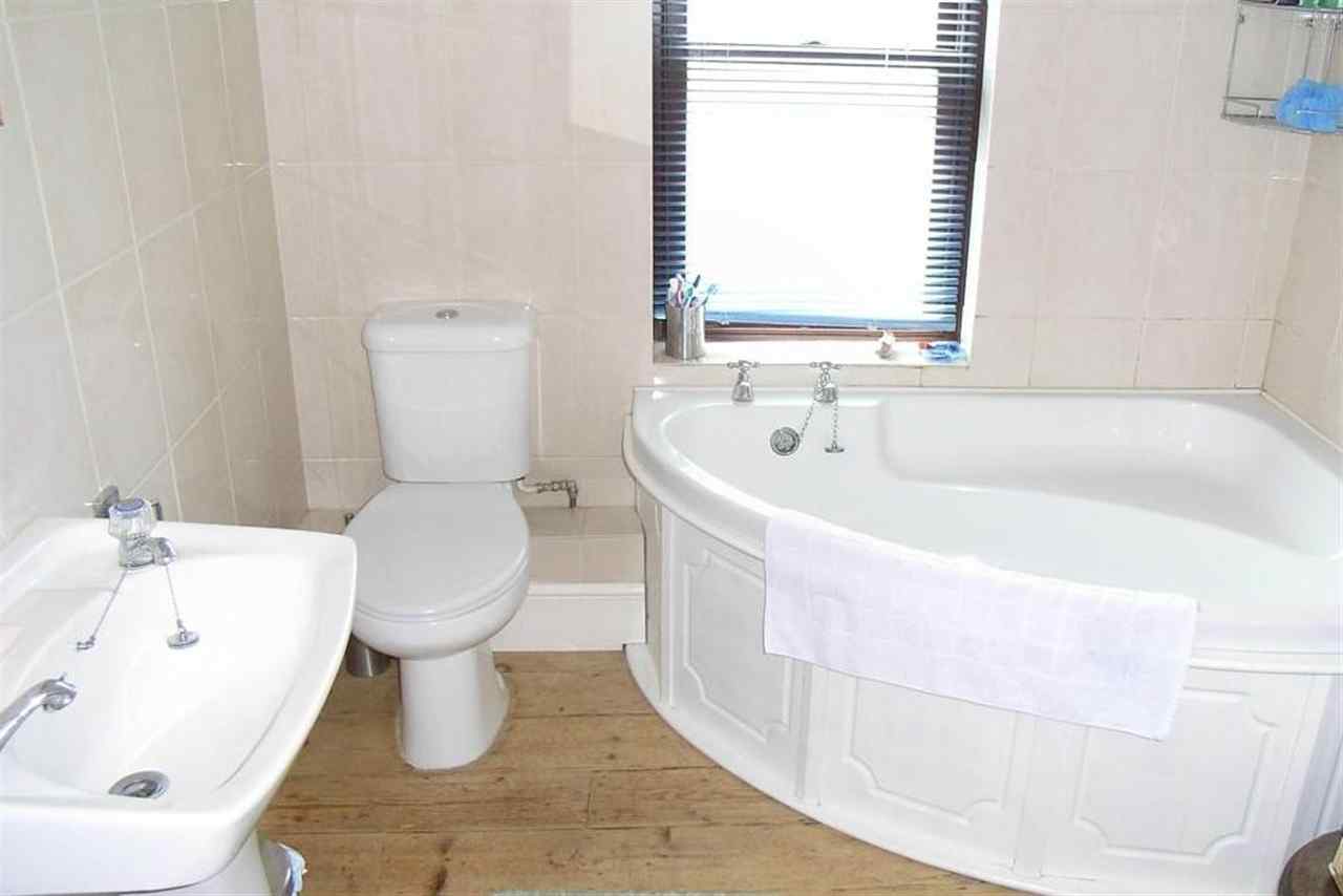resized-2349823-Bathroom.JPG