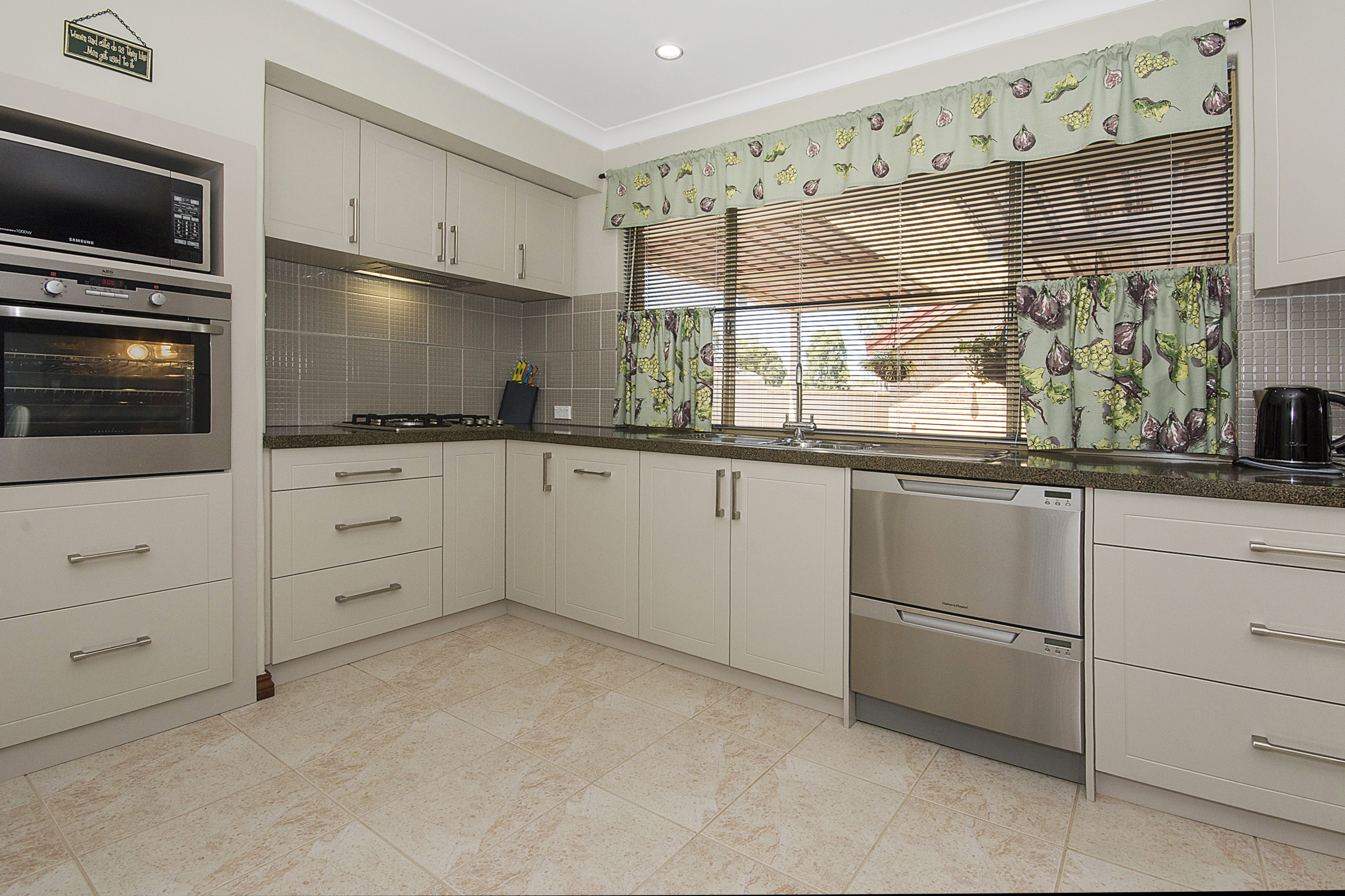 026_Open2view_ID338821-8_Endgate_Court_Parkwood.jpg