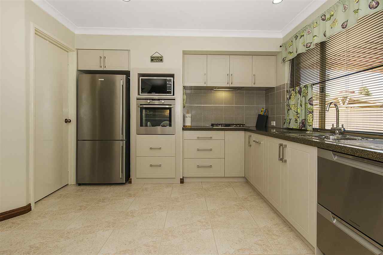 resized-2349823-025_Open2view_ID338821-8_Endgate_Court_Parkwood.jpg