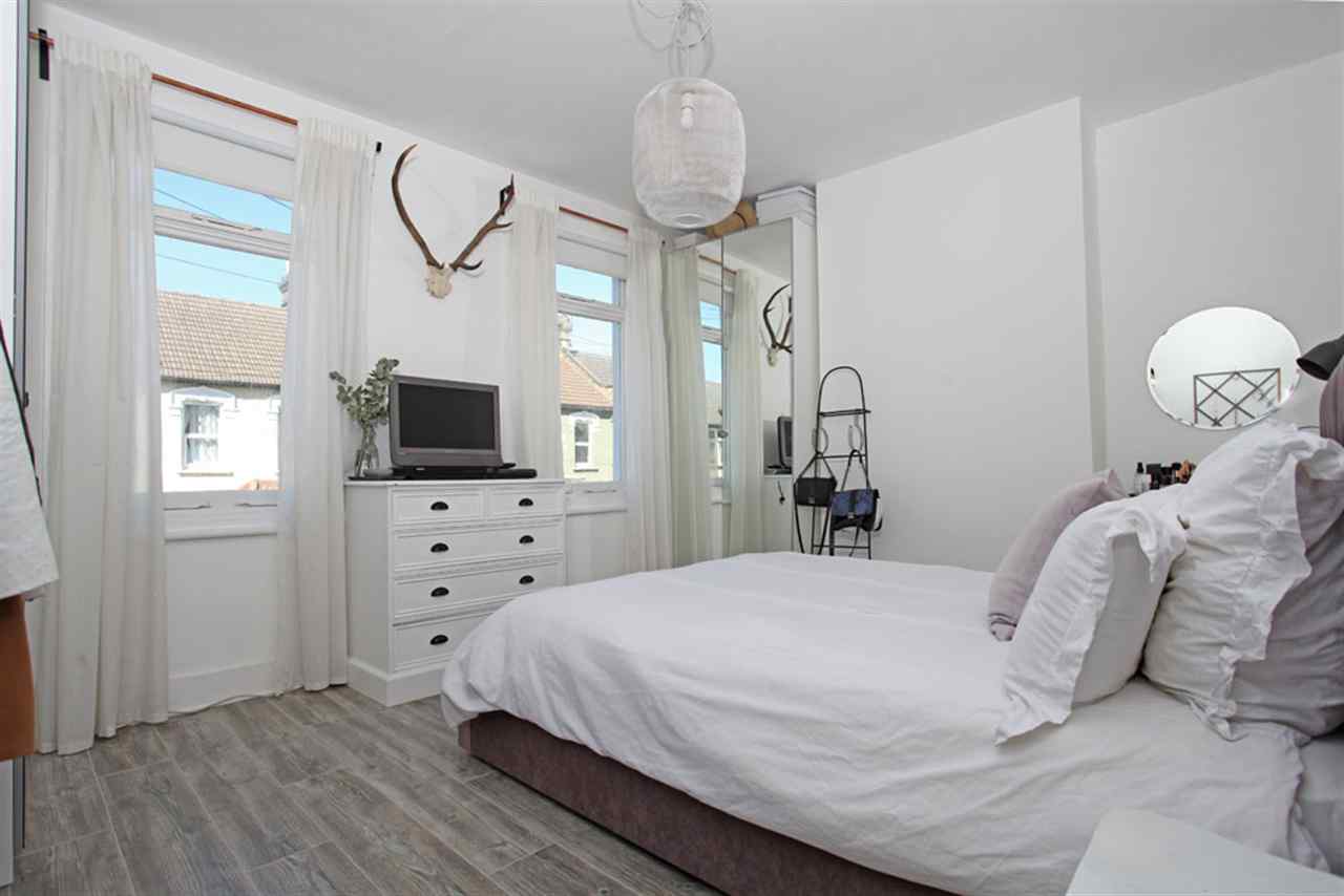 resized-2349823-Bed1-1.jpg